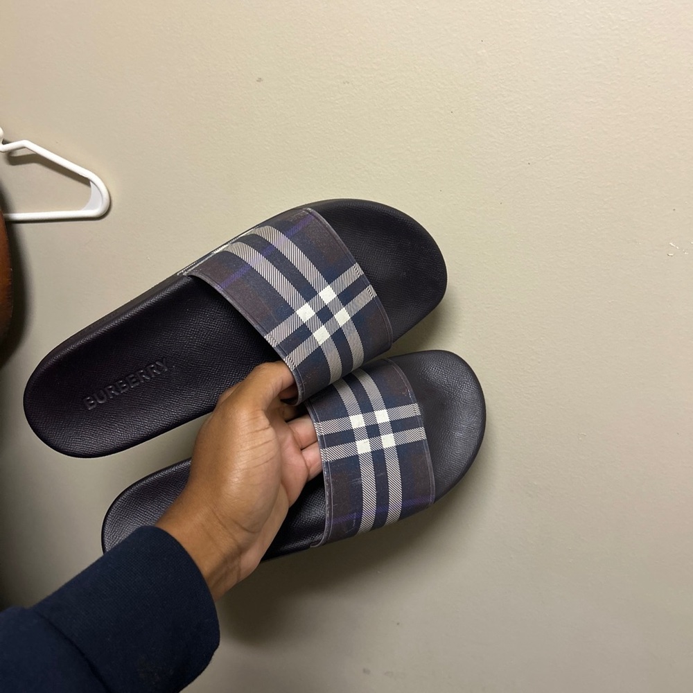 Used Burberry slides, minor scratches, proven authenticity - Picture 5 of 5